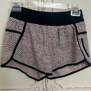 Lululemon Hotty Hot Short 4"